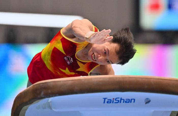体操男子跳马：黄敏金牌榜首