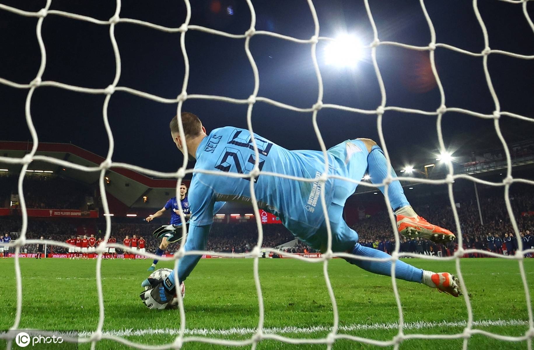 包含汉诺威备战不懈，迎接新一场比赛挑战的词条