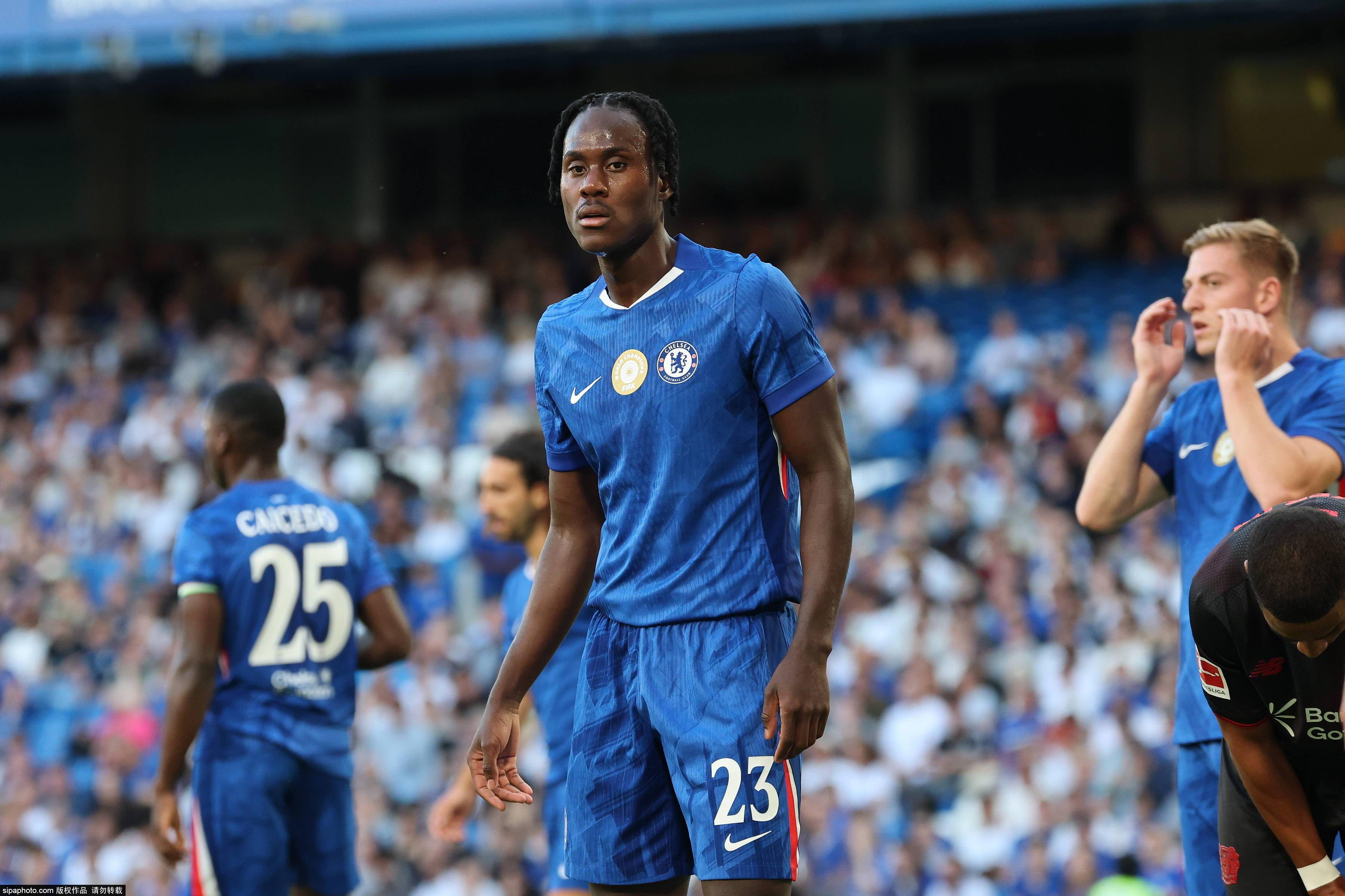 爱游戏登录入口-切尔西后卫重回竞技场，助球队取得胜利