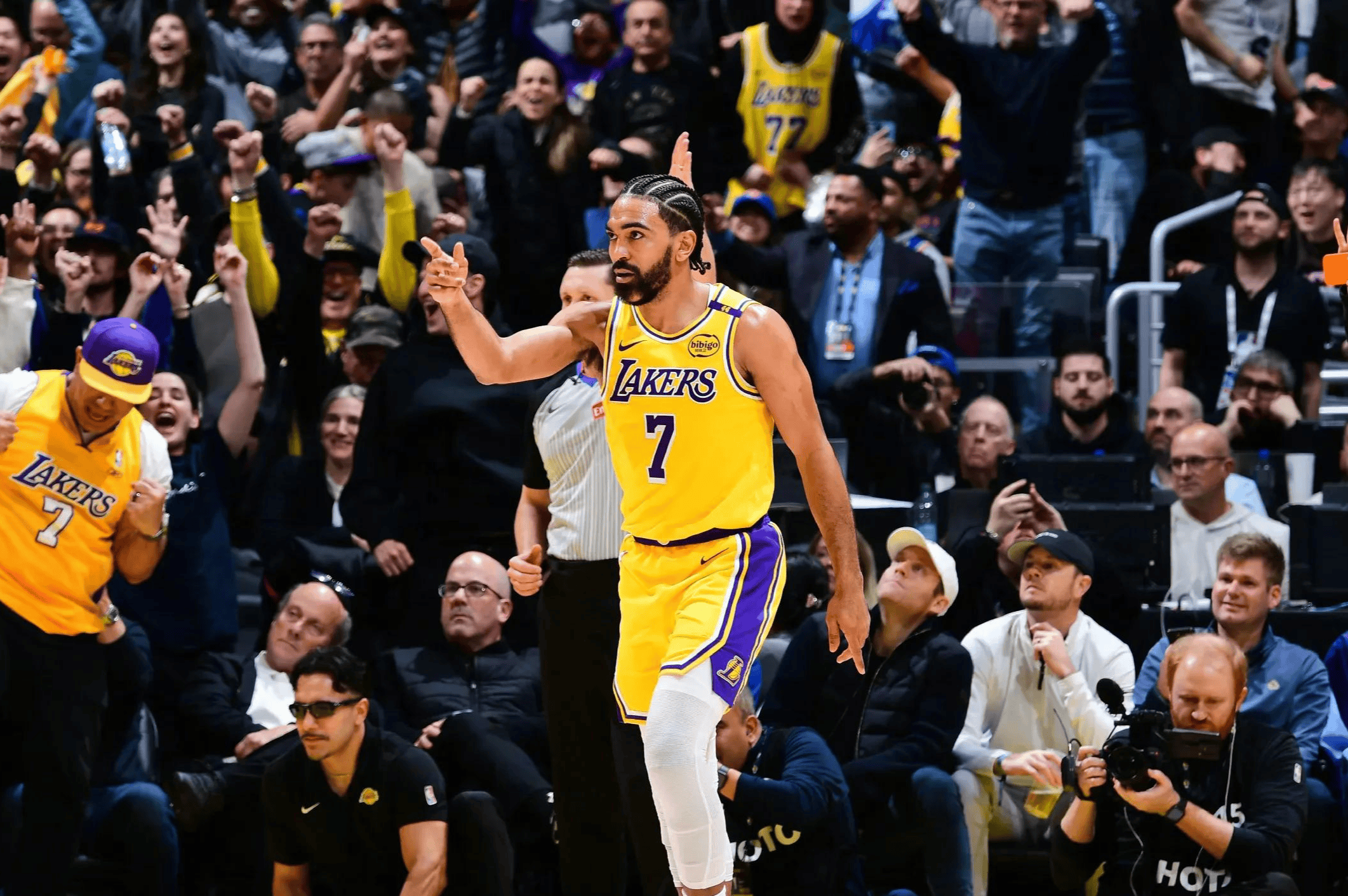 湖人大胜尼克斯,继续领跑 湖人大胜尼克斯,继续领跑