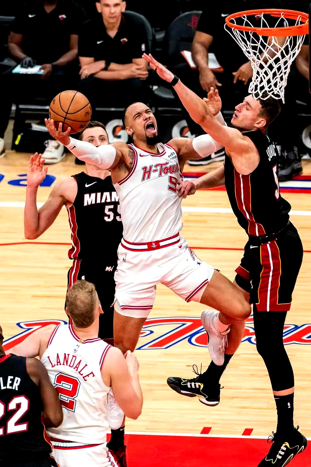 爱游戏app下载-热火击败篮网,连胜助力前进!