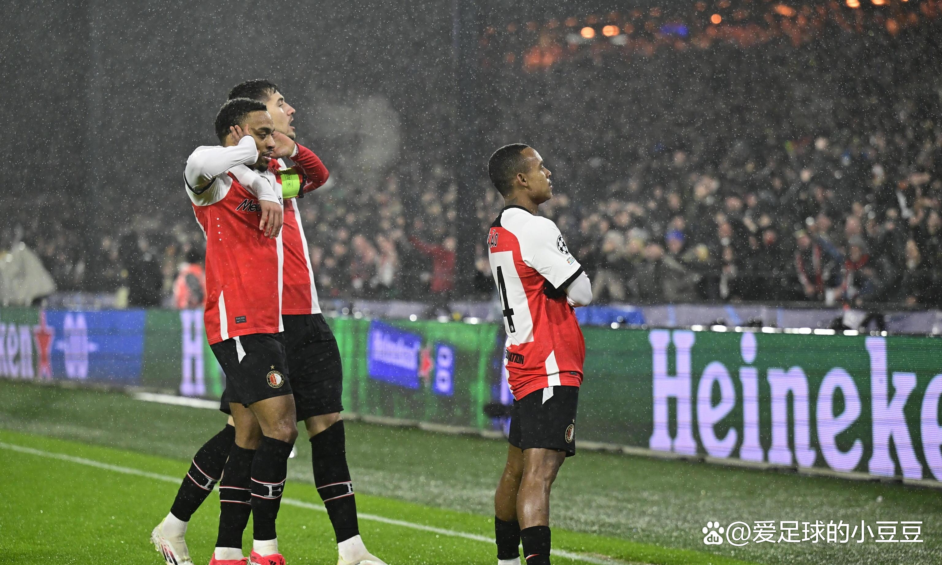 包含AC米兰防线严密，对手难以破门的词条